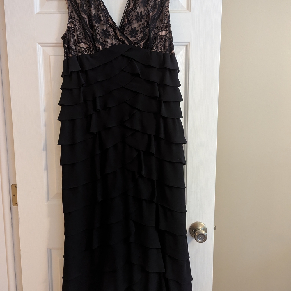 Adrianna Papell Black Nude Lace Tiered Evening Dress Gown Wedding Guest MOB 16